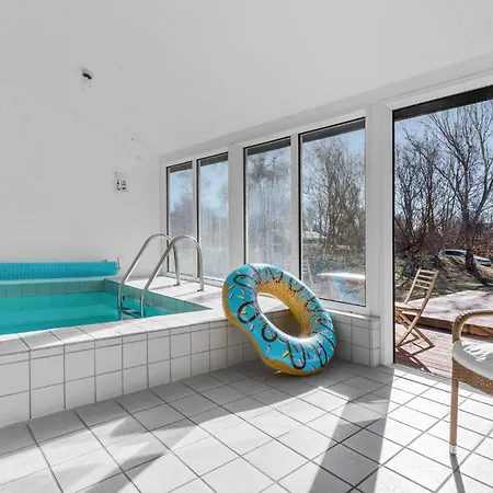 Four-Bedroom Holiday Home in Ebeltoft Vakantiehuis *
